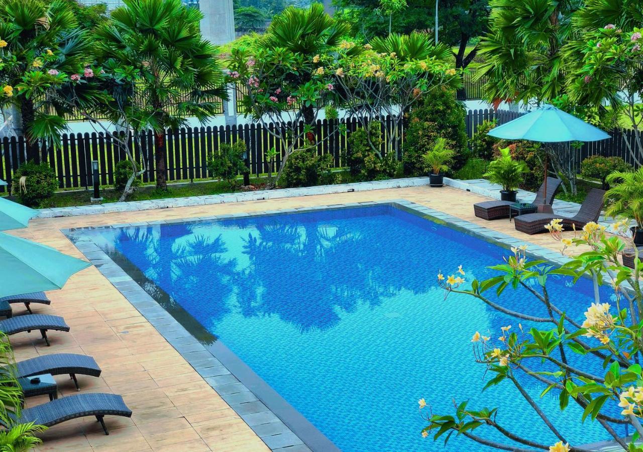 Le Premier Hotel Deltamas Cikarang Exterior photo